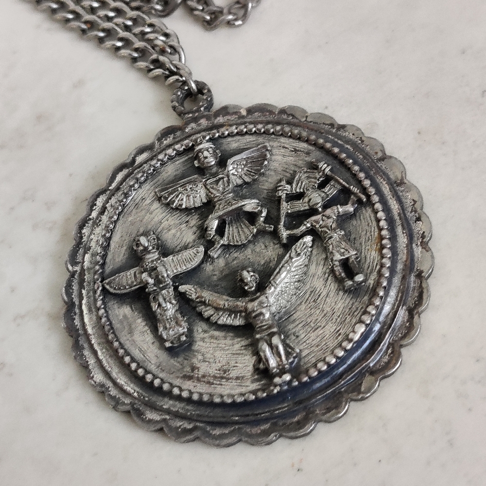 Vintage Native American Totem Pole Silver Metal Medallion Necklace - Picture 3 of 14